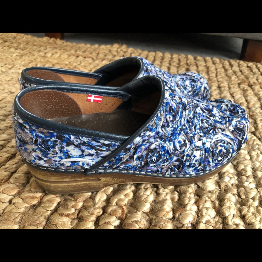 Sanita Clogs - Super Cool Blue/White Fabric Roses - Size 37/6